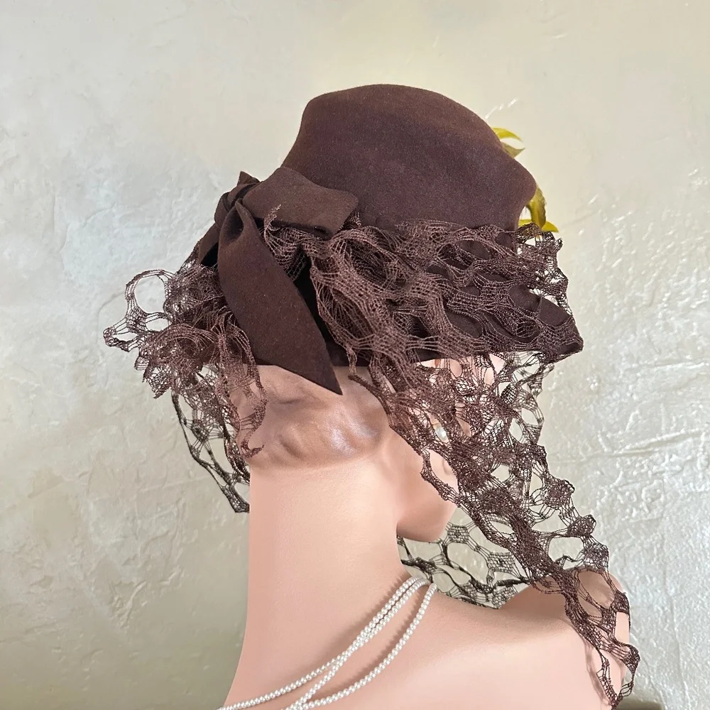 MESMERIZING 1940's BROWN FELT HAT. AMAZING FULL VEIL + YELLOW/BROWN/RED FEATHERS - Picture 8 of 14